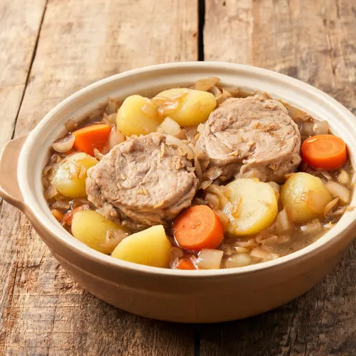 Slow-Cooker Pork Chops With Potatoes and Carrots: 523 kcal, 41 g protein, grade A